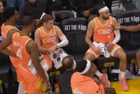 圆桌会？暂停期间 骑士众将积极讨论比赛