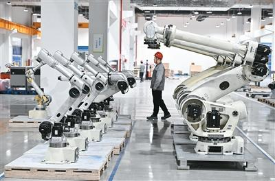 近日，在位于江苏省南京市江宁开发区的汇川技术南京基地生产车间拍摄的机器人产品。新华社发