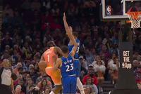 斯特鲁斯谈哈登背传：太不可思议了 第一反应是我最好把球投进