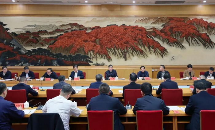 调研期间，刘捷主持召开专题座谈会，听取台州各开发区情况汇报，研究有关工作。