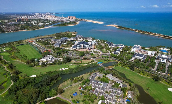 俯瞰博鳌零碳示范区所在地海南省琼海市博鳌镇东屿岛（3月19日摄，无人机照片）。新华社记者 杨冠宇 摄