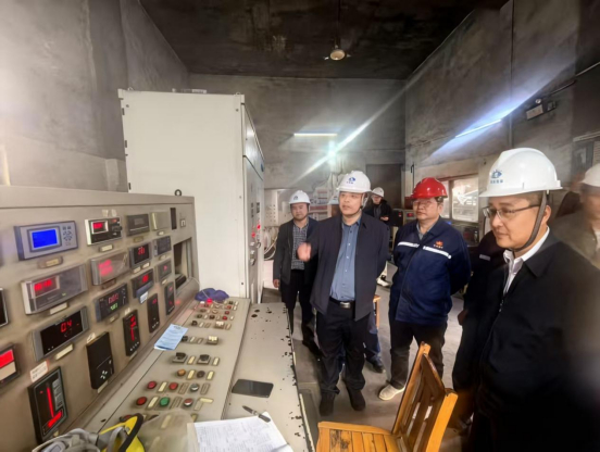 （在吉朗铟业公司调研）