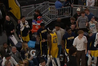 提前打卡！西亚卡姆抢掩护被吹犯规 抱怨吃T&累计2个技犯遭逐