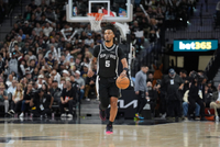 没有压力就乱打！卡斯尔半场5次失误得12分3板5助 6中4&罚球7中4