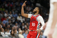 赚了~不是哈登不好 但快船得到了一位和哈登一样但年轻10岁的球员