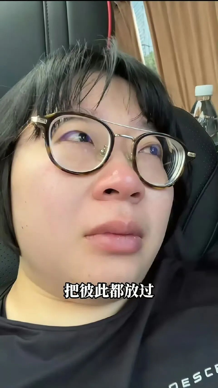 艺人颜如晶在社交平台发布自己的年度减肥“成绩单”