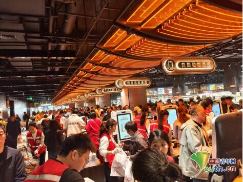 许昌胖东来某门店收银结算处。中国青年网见习记者王煜鑫 摄