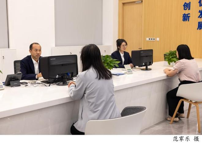 图为上海市知识产权保护中心办事大厅。（文汇报记者 范家乐 摄）