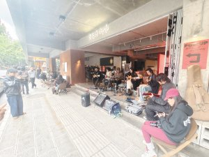 “不期而遇的音乐浪漫”快闪在巡津街上演。金碧街道供图