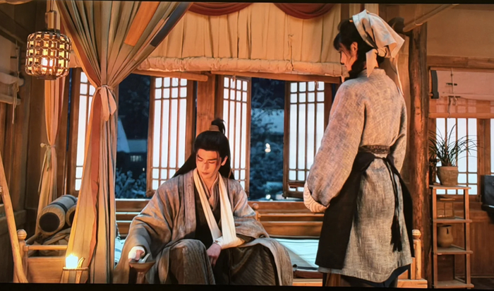 屋外冰天雪地，室内四面通风（图为《逐玉》剧照）