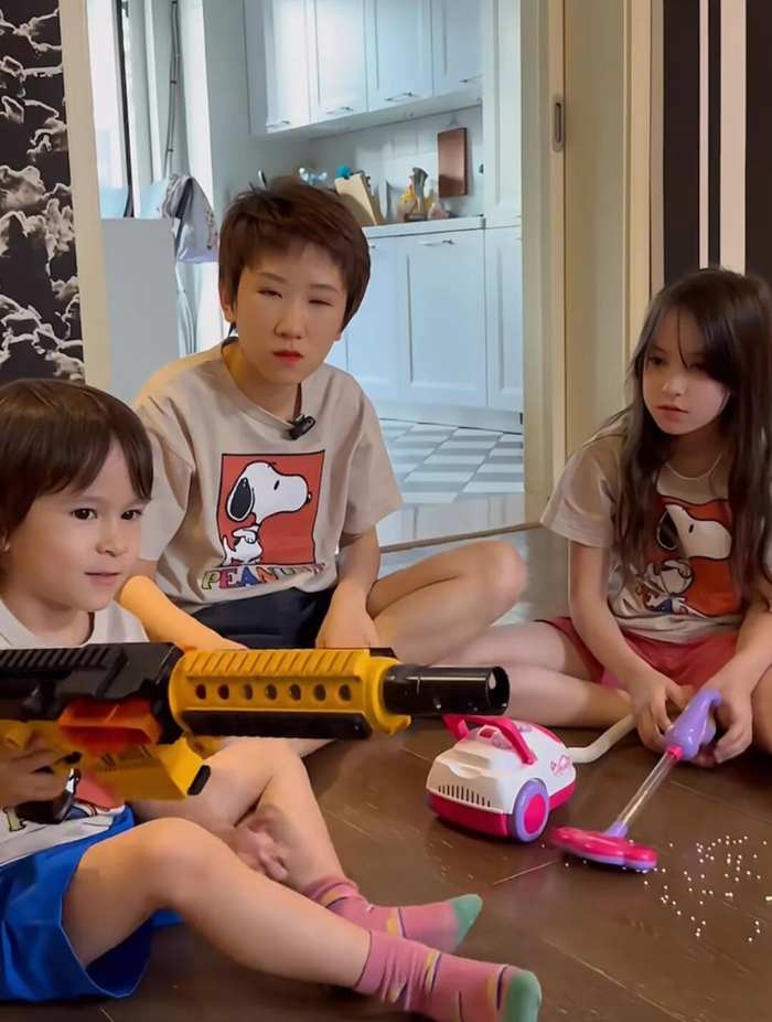 姥姥送给崽奥达和拿铁的玩具图源小红书@张踩铃