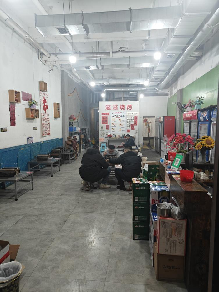 小卢的烧烤店。拍摄于2026年1月