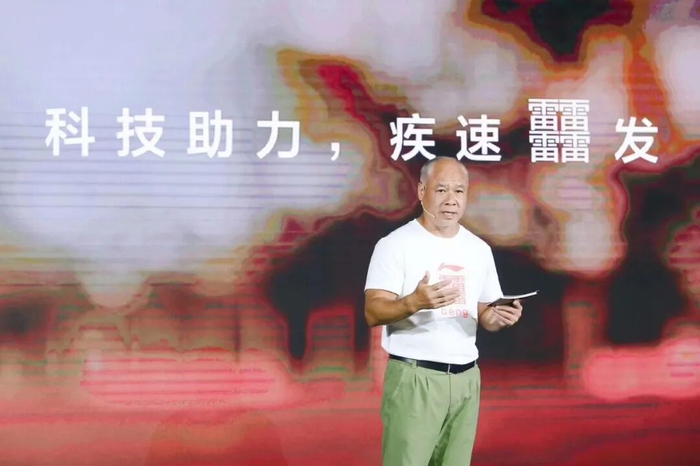 ▲2019年李宁推出影响深远的䨻科技和飞电1代跑鞋