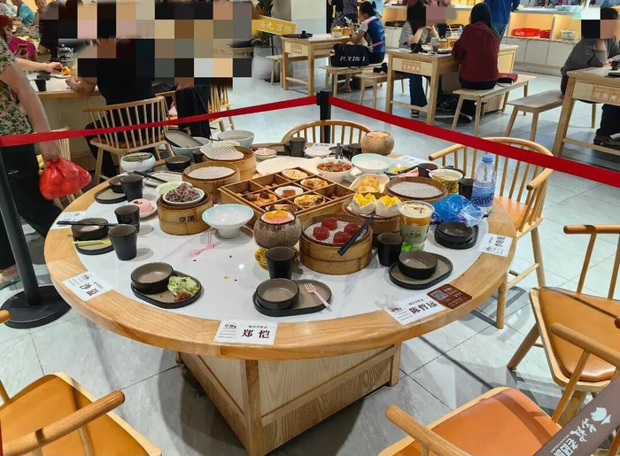 艺人吃过的饭菜被餐厅保留（图据网友）