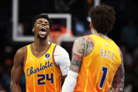 后场双子星！三球14中7砍22分5板6助 米勒三分8中4砍21分8板3助