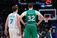 独行侠基石vs黄蜂神射！弗拉格与克尼佩尔谁能赢得最佳新秀之争？