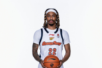 媒体人：广东内线高度不够外线3分不准 麦考尔只会冲筐压根没组织