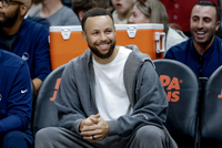 Shams：库里将在下周重新接受复查 他曾希望本周参训但未能实现