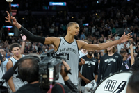 韦德：我就喜欢文班说“我要拿MVP” 现在大家互相都太客套了