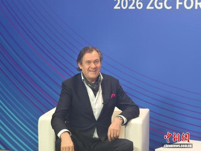 3月28日，瑞士工程院院长贝努瓦·杜比在2026中关村论坛年会接受记者采访。　中新社记者 苏婧欣 摄