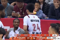 小伙子还得积累经验！李悦洲出场仅15分钟就5犯毕业 拿到7分