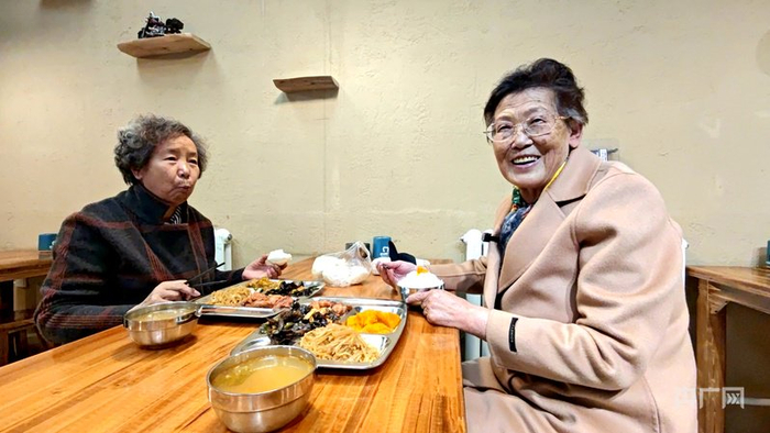 �����ڼ��ſڵ����������Ҹ�ʳ�ó���ů�ķ��ˣ���������� ������ �㣩