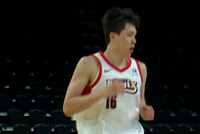 这球帅呀！杨瀚森三分大空位不投 突破换手后左手拉杆潇洒挑篮