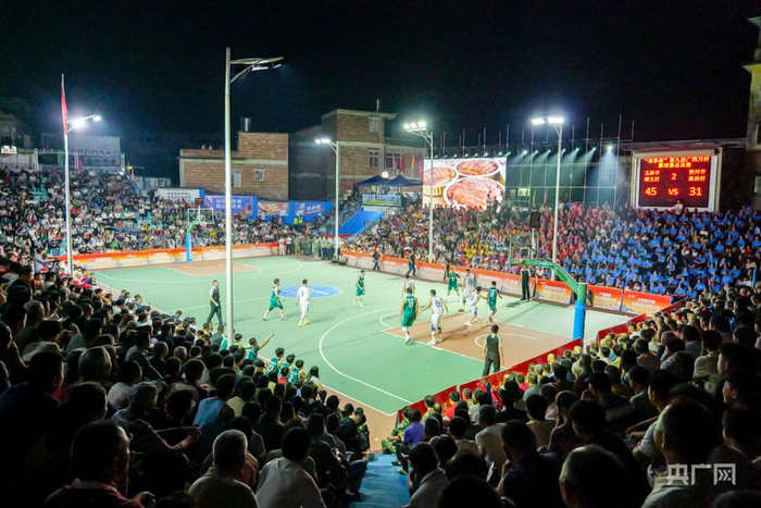 第九届广西万村篮球赛总决赛在兴业县举办（央广网记者  梁瑜琳  摄）