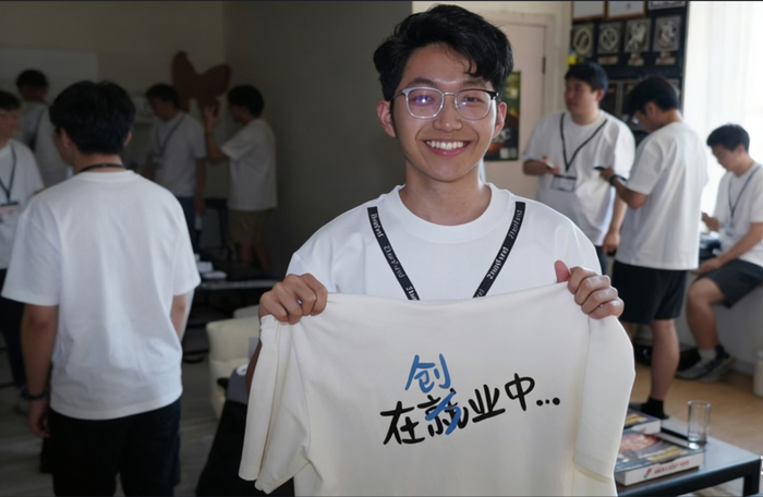 上海创智学院在读博士彭孜勉，数月前注册了OPC公司燧月智能。