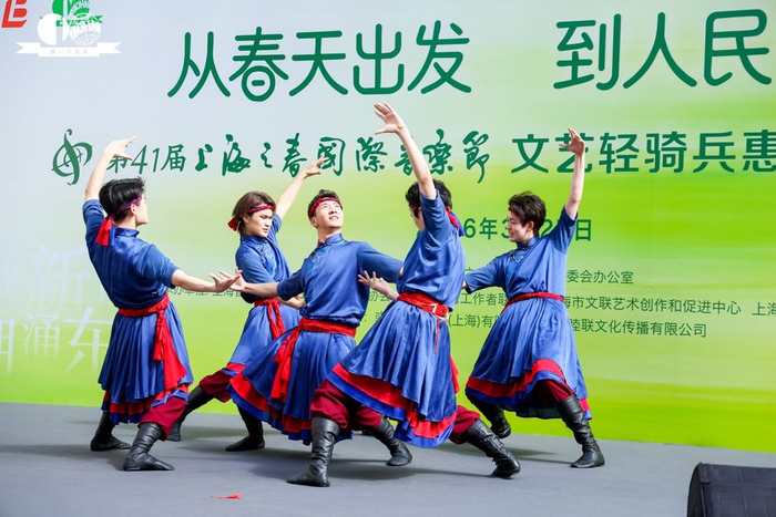舞蹈《策马奔腾》