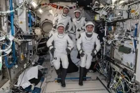 ▲4名宇航员在国际空间站