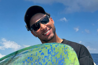 鬼头刀鱼金灿灿！本·西蒙斯晒海钓收获：🗣️嘿 大脑袋呀