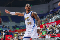 冲击力十足！塔克半场8中7高效砍下22分2板2助1断 正负值+20