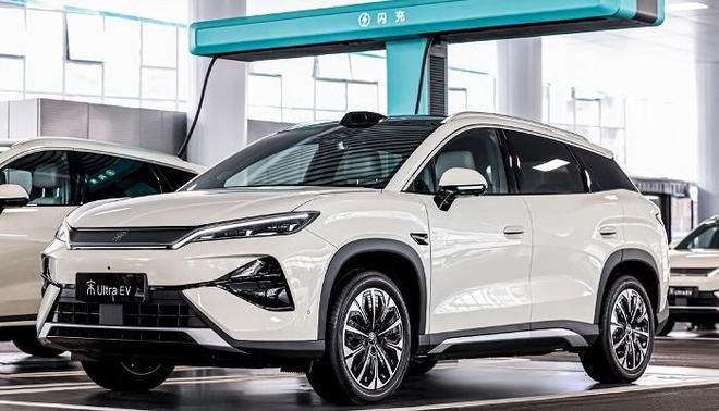  图片来源：比亚迪 宋Ultra EV正式上市 关键词：中型SUV/15.19至17.99万元/第二代刀片电池与大床模式