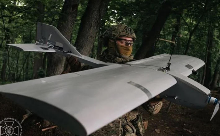 泽连斯基向海湾国家兜售无人机技术：别人没这样的经验_乐游天下