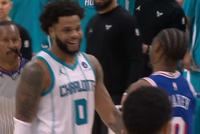 恶心兄弟！小乔拒绝与马克西握手 后者指着他邪魅大笑 乐出牙膛