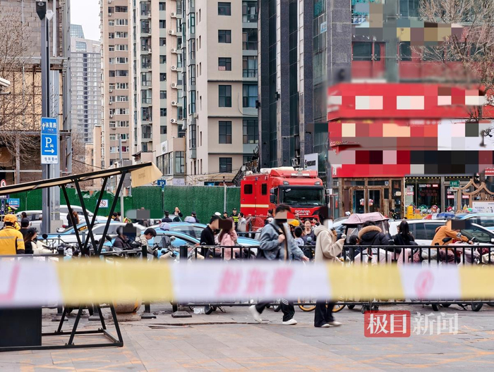 楼下已设置围挡