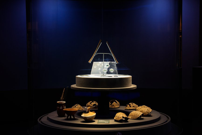 　　出土自河南省漯河市舞阳县贾湖遗址的贾湖骨笛，是迄今为止发现的中国最早的七声音阶乐器。漯河市委宣传部供图