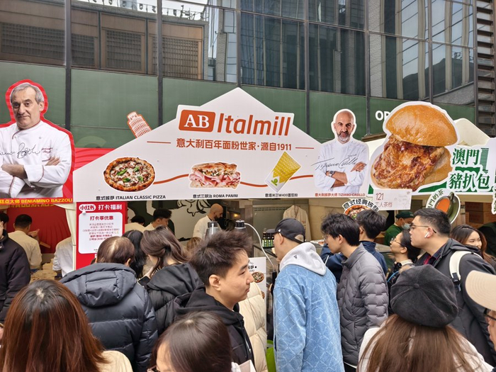 AB Italmill的主厨蒂齐亚诺·卡西洛（Tiziano Casillo）来自意大利披萨之城那不勒斯。