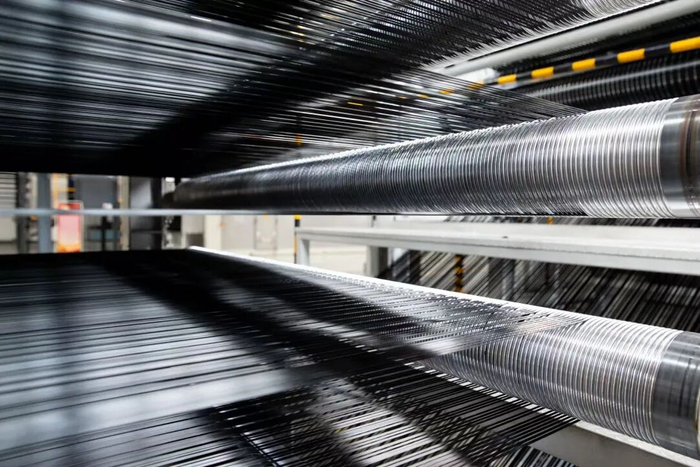 中国建材中复神鹰碳纤维生产车间。资料图片