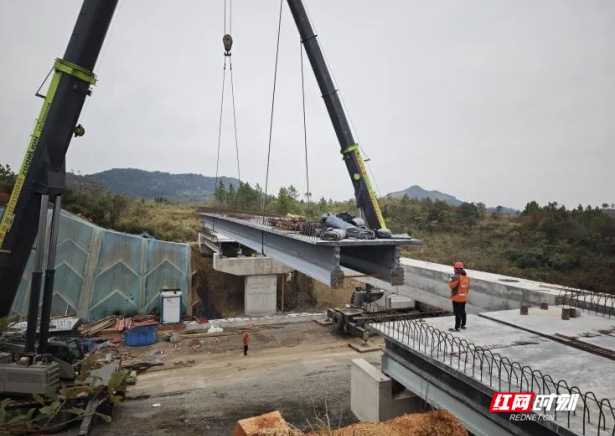 新技术应用后桥梁建造过程更加便捷高效。