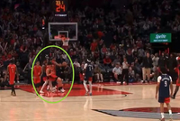 NBA生涯第一个技犯！杨瀚森被架着拖走 却要白白损失2000美元！