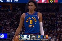 问题不大！小佩顿撞倒沃特森被吹一级恶犯 当事双方握手言和