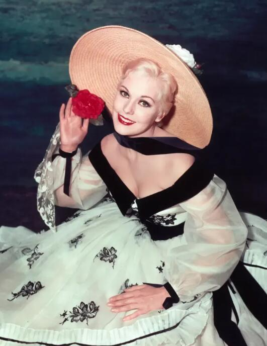 金·诺瓦克。图源外媒。