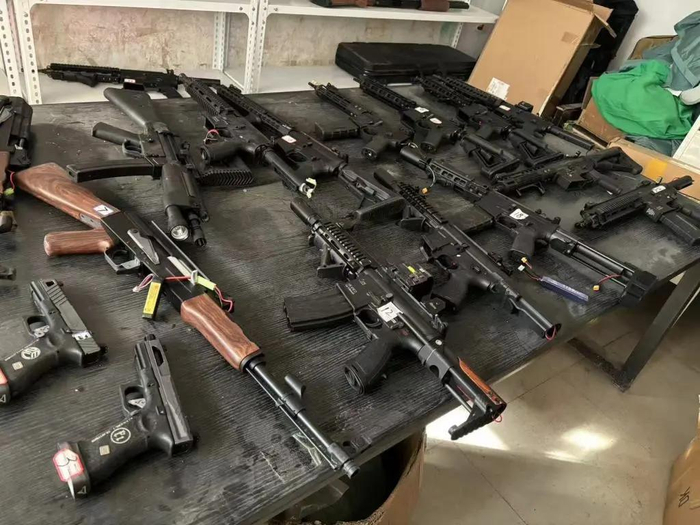 聂鹏立销售的水弹枪