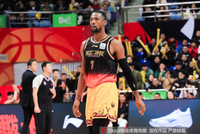 无力回天！贾尔斯18中11空砍30分10板8助 罚球12中7