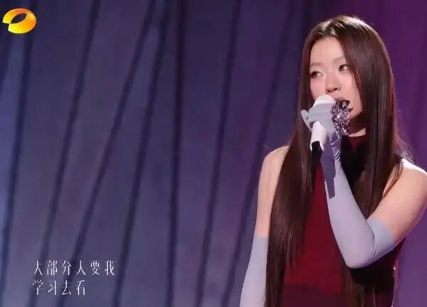 单依纯在《歌手》综艺中演绎经过改编的《李白》