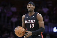 效率可以！阿德巴约半场3中3拿12分7板4助 罚球6中5