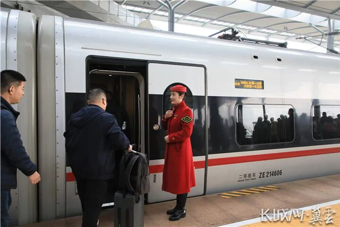 京津冀环线高铁到达天津西站。长城网·冀云客户端记者 李皓 摄