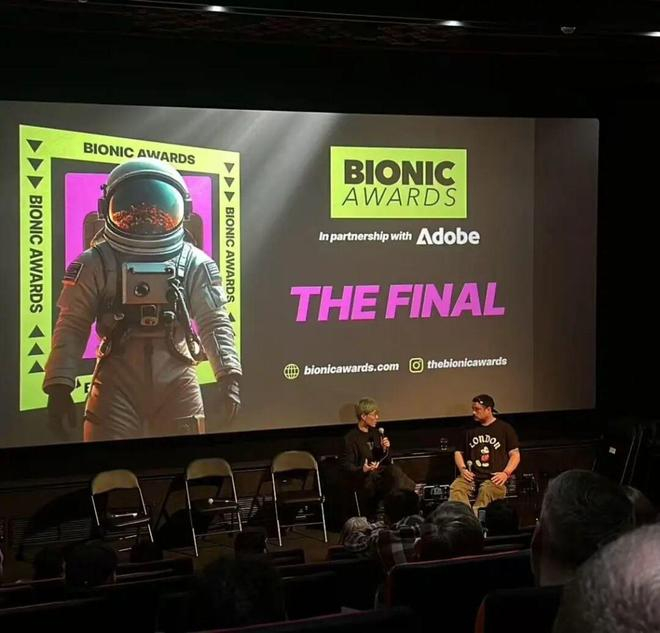 DIDI（左1）在Bionic Awards获奖现场/受访者供图
